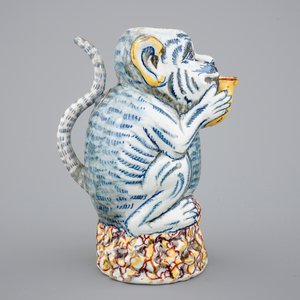 A polychrome Dutch Delft monkey-shaped jug, 18th C. — 照片 4