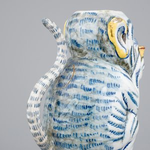 A polychrome Dutch Delft monkey-shaped jug, 18th C. — 照片 7