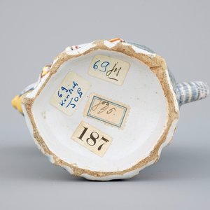 A polychrome Dutch Delft monkey-shaped jug, 18th C. — 照片 9