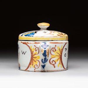 A polychrome Dutch Delft 'orangist' butter tub, 18th C. — photo 4