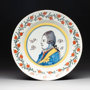 A polychrome Dutch Delft 'orangist' 'royal portrait' plate, 18th C. — foto 1