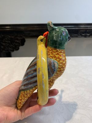 A polychrome Dutch Delft parrot, 19th C. — photo 4