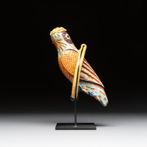 A polychrome Dutch Delft parrot on a later metal stand, 18/19th C. — photo 6