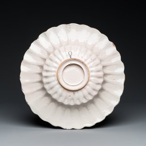 A polychrome Dutch Delft 'peacock' dish, late 17th C. — photo 2