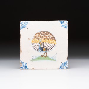 A polychrome Dutch Delft 'peacock' tile, 17th C. — 照片 1