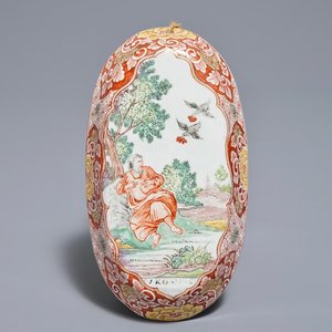 A polychrome Dutch Delft petit feu and doré brush back, 18th C. — photo 1