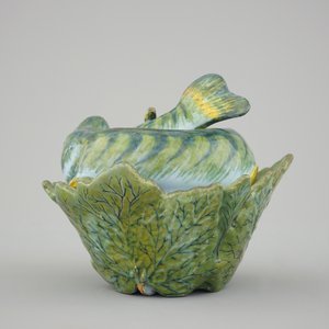 A polychrome Dutch Delft pike tureen and cover, 18th C. — 照片 4