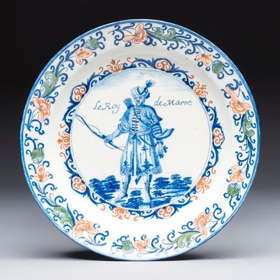 A polychrome Dutch Delft plate inscribed 'Le Roy de Maroc', 1st half 18th C.