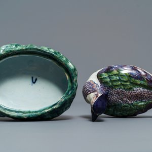 A polychrome Dutch Delft 'plover' butter tub and cover, 18th C. — 照片 6
