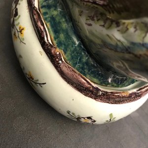 A polychrome Dutch Delft 'plover' butter tub and cover, 18th C. — 照片 15