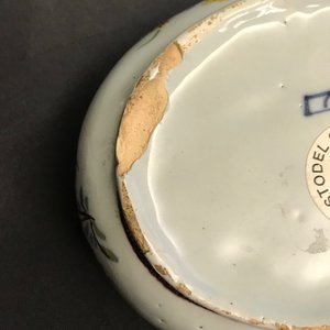 A polychrome Dutch Delft 'plover' butter tub and cover, 18th C. — 照片 16