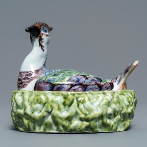 A polychrome Dutch Delft 'plover' butter tub and cover, 18th C. — photo 2