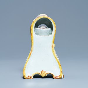 A polychrome Dutch Delft pocket watch stand, 18th C. — 照片 3