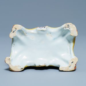 A polychrome Dutch Delft pocket watch stand, 18th C. — 照片 6