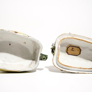 A polychrome Dutch Delft pumpkin-shaped tureen and cover, 18th C. — photo 6