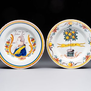A polychrome Dutch Delft 'royal portrait' plate and an 'orangist' plate, 18th C. — 照片 1