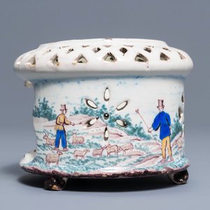 A polychrome Dutch Delft stove with a pastoral scene, late 18th C. — photo 4