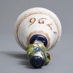 A polychrome Dutch Delft table bell with a nobleman, dated 1796 — 照片 7