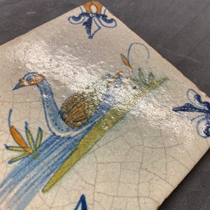 A polychrome Dutch Delft tile with a swan, 1st half 17th C. — 照片 3