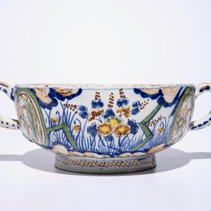 A polychrome Dutch Delft tureen with "Lightning" pattern, ca. 1700 — photo 2