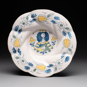 A polychrome Dutch Delft twisted 'Queen Mary' dish, erroneously inscribed K N, 17th C. — foto 1