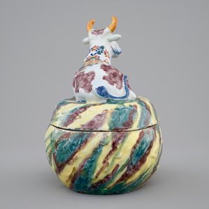 A polychrome Dutch Delftware butter tub with a cow, 18th C. — 照片 5