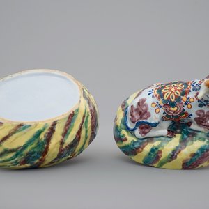 A polychrome Dutch Delftware butter tub with a cow, 18th C. — 照片 7