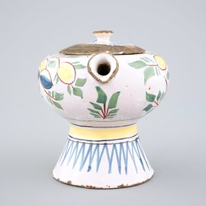 A polychrome Dutch Delftware children's feeding bottle, 18th C. — photo 5