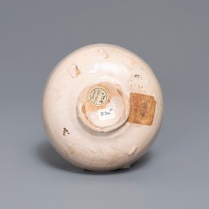 A polychrome Dutch maiolica bowl, early 17th C. — photo 3