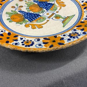 A polychrome Dutch maiolica dish with a fruit tazza, 1st half 17th C. — photo 11