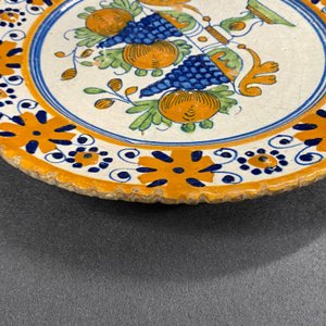 A polychrome Dutch maiolica dish with a fruit tazza, 1st half 17th C. — photo 12