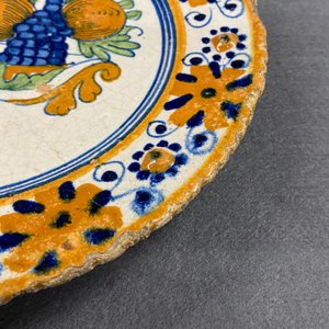 A polychrome Dutch maiolica dish with a fruit tazza, 1st half 17th C. — photo 9