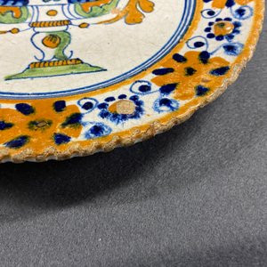 A polychrome Dutch maiolica dish with a fruit tazza, 1st half 17th C. — photo 10