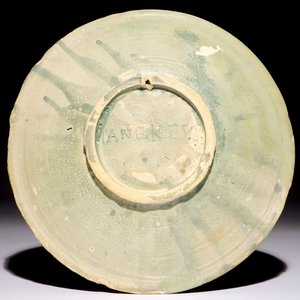A polychrome Dutch maiolica plate with Adam and Eve, ca. 1600 — 照片 2