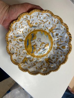 A polychrome Dutch maiolica 'putto and dog' plate, Verstraeten workshop, Haarlem, 17th C. — photo 1