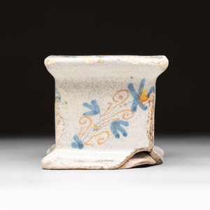 A polychrome Dutch maiolica salt, excavated in The Hague, probably Verstraeten workshop, Haarlem, 17th C. — photo 3