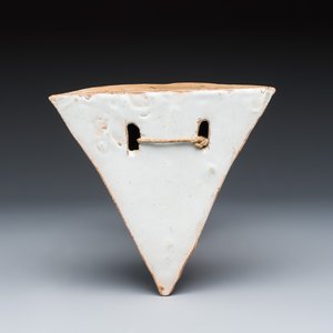 A polychrome English Delftware triangular wall console — foto 3
