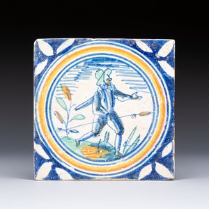 A polychrome English Southwark maiolica 'Hunter with Spear' tile, 17th C. — photo 1