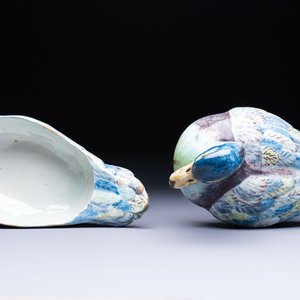 A polychrome French faience duck-form tureen and cover, possibly Bordeaux, 18th C. — foto 7