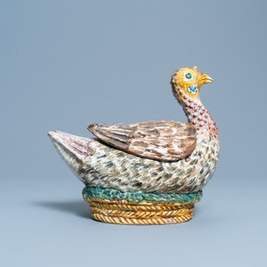 A polychrome French faience 'duck' tureen and cover, France, 18th C. — 照片 4