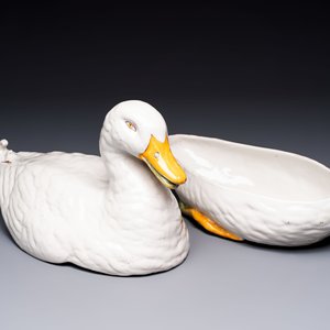 A polychrome French faience duck tureen and cover, Marseille, 18th C. — 照片 2