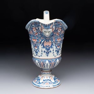 A polychrome French faience helmet-shaped jug, Samson, Paris, 19th C. — photo 4