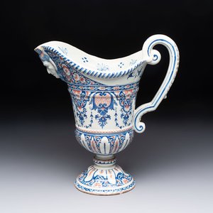 A polychrome French faience helmet-shaped jug, Samson, Paris, 19th C. — 照片 1