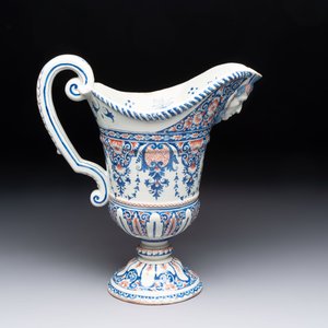 A polychrome French faience helmet-shaped jug, Samson, Paris, 19th C. — 照片 3