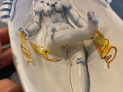 A polychrome French faience oval basin with a bathing woman, Nevers, 17th C. — 照片 5
