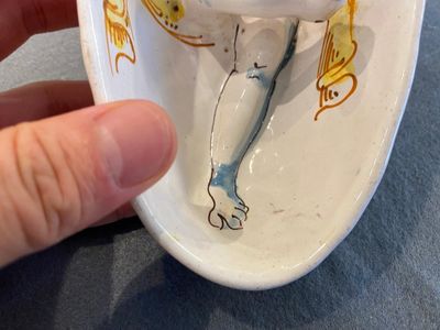 A polychrome French faience oval basin with a bathing woman, Nevers, 17th C. — 照片 6