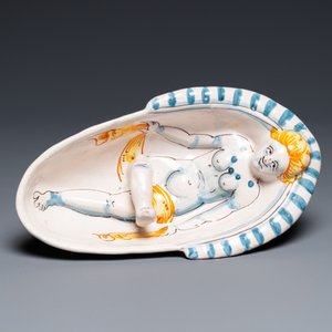 A polychrome French faience oval basin with a bathing woman, Nevers, 17th C. — 照片 6