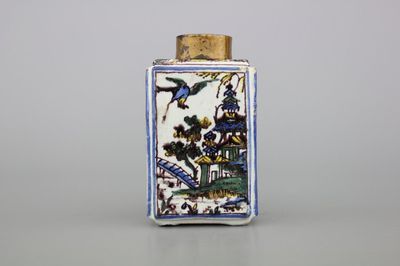 A polychrome French faience tea caddy, 18/19th C.