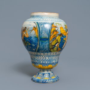 A polychrome French faience vase with sea creatures, Nevers, 18th C. — 照片 2