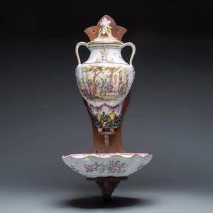 A polychrome French faience wall fountain and basin — 照片 1